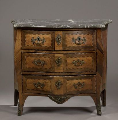 null Curved COMMODE in rosewood veneer, violet wood and chequered fillets, opening...