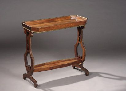 null Rectangular SHEARING TABLE in mahogany and walnut. Oblong bowl tray with cut-off...