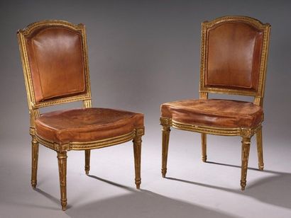 null Pair of cabriolet chairs in carved and gilded moulded beech wood with decoration...