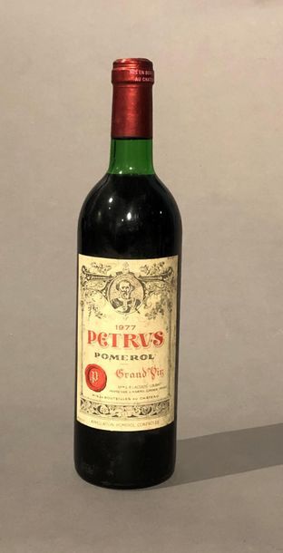null Une bouteille de PETRUS pomerol, 1977