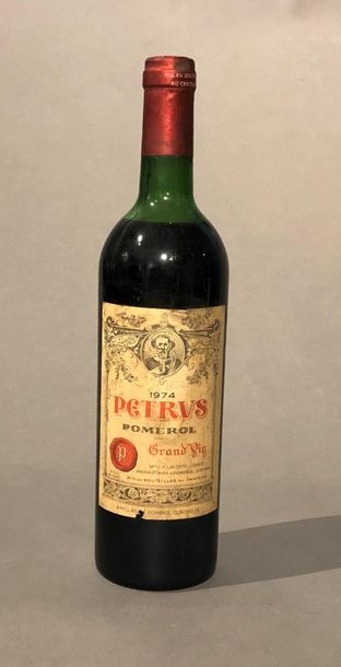 null Une bouteille de PETRUS pomerol, 1974