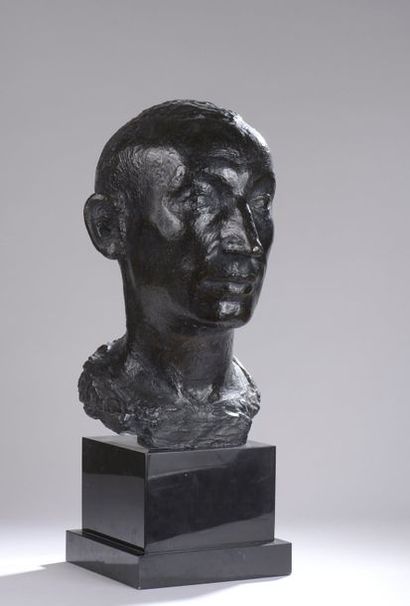 null Marcel DAMBOISE (1903-1992)


BUSTE D’ALBERT LECLERC, 1940


Épreuve en bronze...