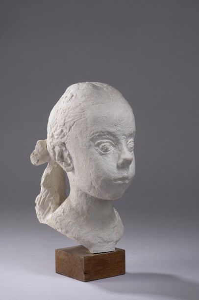  Léon INDENBAUM (1890-1981) 
Girl's bust 
Plaster 
Signed: Indenbaum 
24 x 11...