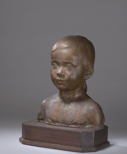 null Marcel DAMBOISE (1903-1992)


BUST OF THE YEAR, 1971


Bronze print with gold...