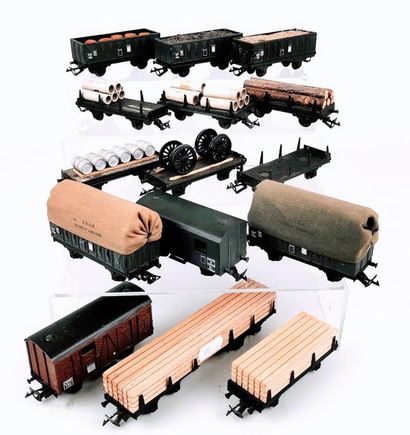 null PMP : 15 wagons marchandises à essieurs et boggies (1) dont, wagon long porte...