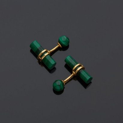 null HERMÈS

Pair of cufflinks in yellow gold, 18k 750‰, composed of a chiseled element...