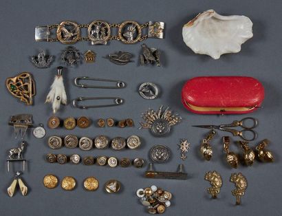 Set of hunting and miscellaneous objects,...