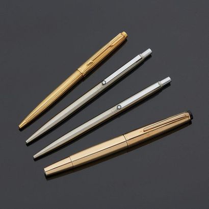 MONTBLANC/ PARKER 
Set of four pens, consisting...