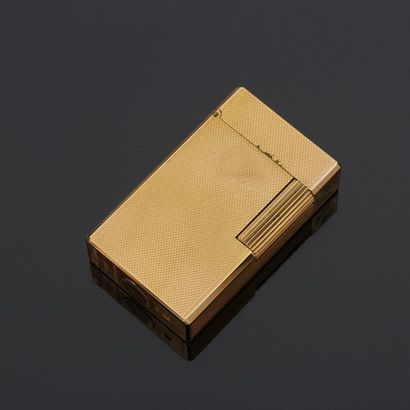 null S.T. DUPONT

Gold metal lighter with guilloche decoration, numbered PB on the...