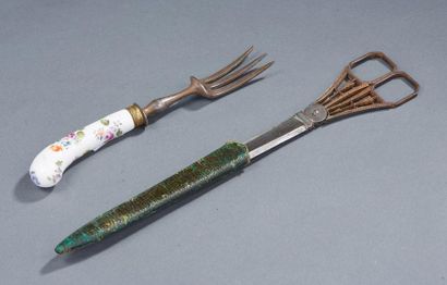 null Pair of desk scissors and a fork with porcelain handle decorated with flowe...