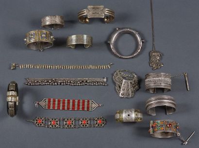 Set of oriental jewellery and miscellaneous...