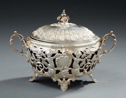null Silver sugar bowl, 1st title 950‰, oval in shape resting on four feet decorated...