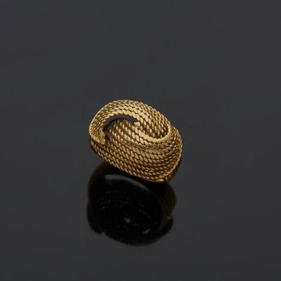 null Yellow gold ring, 18k 750‰, formed of two crossed volutes of twisted wires.

Finger...