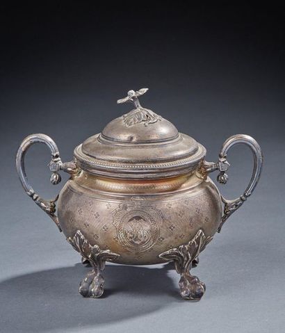 null HARLEUX

Silver sugar bowl, 1st title 950‰, resting on four feet, the guilloche...