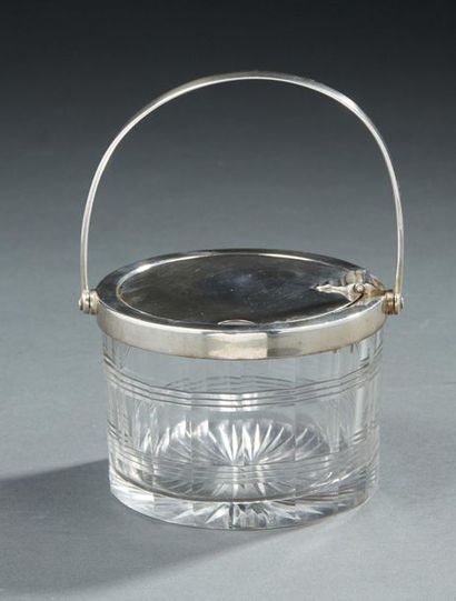 null Parmesan cheese display, silver mount, 1st title 925‰, on a cut crystal, the...