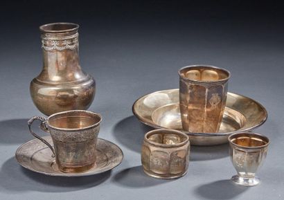 null Silver set, 1st title 950‰, with sides consisting of a kettledrum, an egg cup,...