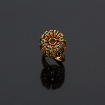  Yellow gold dome ring setting, 18k 750‰, with palm motifs partially set with emeralds...
