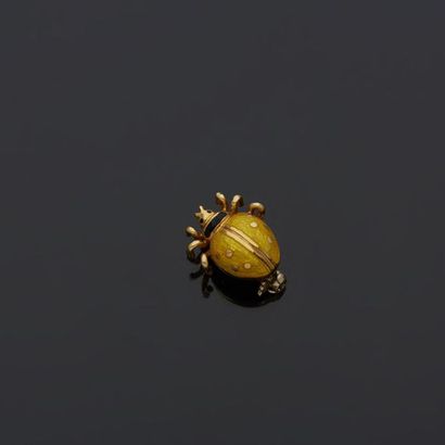 null Two-tone gold brooch, 18k 750‰, in the shape of a ladybird enamelled yellow...