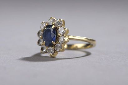 null 18k yellow gold surround ring 750‰, set with an oval shaped sapphire surrounded...
