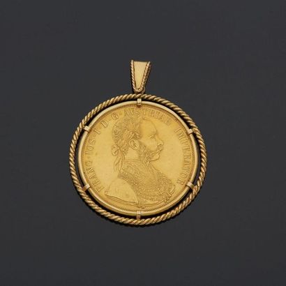  Yellow gold pendant, 14k 585‰, set with a 4 ducat gold coin depicting the profile...