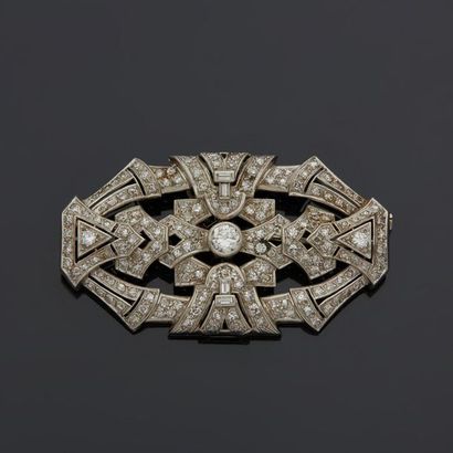  Platinum plate brooch, 900‰ geometrically...