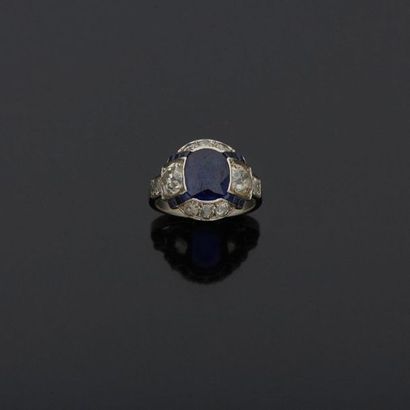 null Platinum dome ring, 900‰, set with an oval-shaped (treated) sapphire surrounded...