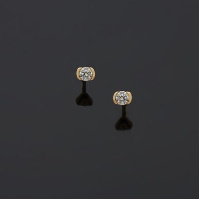 null Pair of 18k yellow gold ear studs 750‰, set with brilliant-cut diamonds.

Diamond...