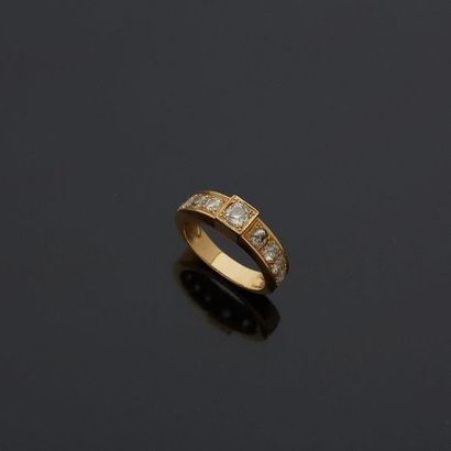  Ring in yellow gold, 18k 750‰, set in the centre with one old cut diamond gemstone...