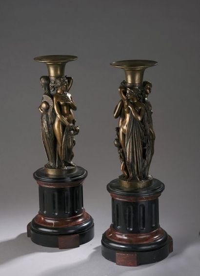 null James PRADIER (1790-1852)
PAIRE DE COUPES en bronze à patine noire et dorée...