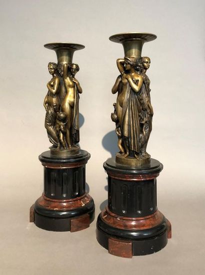 null James PRADIER (1790-1852)
PAIRE DE COUPES en bronze à patine noire et dorée...