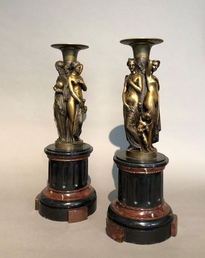 null James PRADIER (1790-1852)
PAIRE DE COUPES en bronze à patine noire et dorée...