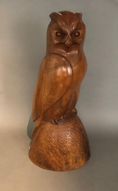 null François GALOYER (1944)
Hibou en bois sculpté, signé
H : 82 cm