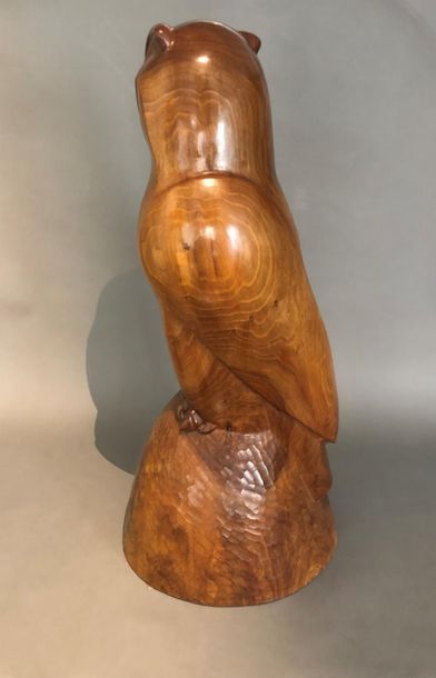 null François GALOYER (1944)
Hibou en bois sculpté, signé
H : 82 cm