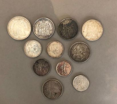 null Lot de 11 pièces, certaines en argent :
- 10 francs, 1965, 1967, 1974
- 50 francs,...