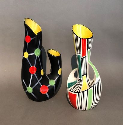 null Gabriel FOURMAINTRAUX (1886-1984)
Deux vases en céramique polychrome, monogrammés
Petites...