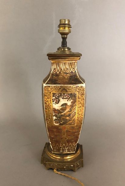 null JAPON, Satsuma, époque MEIJI (1868-1912)
VASE de forme carrée en faïence de...