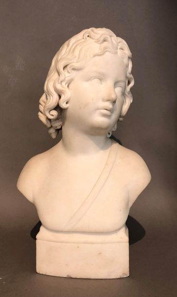 null École ROMANTIQUE vers 1830
Portrait d’enfant
Buste en marbre blanc
H. 49,5 ...