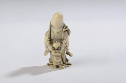 null Petit okimono en ivoire d’hippopotame, dans le goût des netsuke, Fukurukuju...