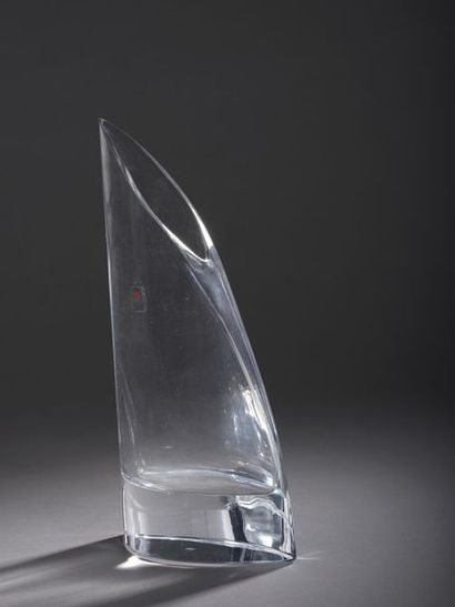 null Angelo MANGIAROTTI (1921-2012)
VASE en cristal. 
Edition Colle.
H. 32,5 cm