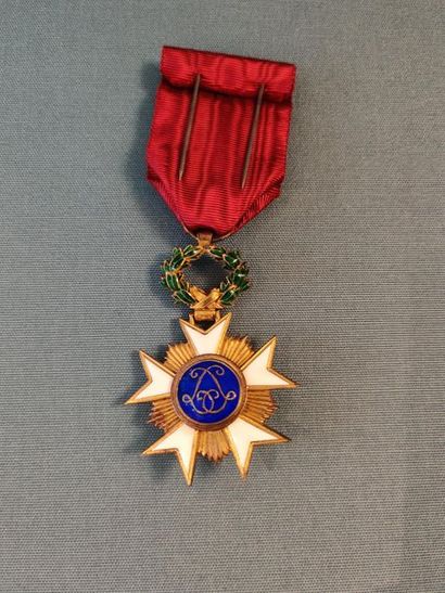 null Belgique. Croix d'officier de l'Ordre de la Couronne en métal doré émaillé,...