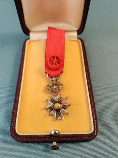 null France. Lot de 2 croix de gala de l'Ordre de la Légion d'honneur en or, platine...