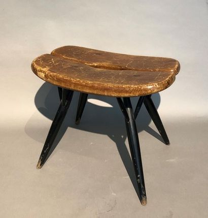 null Ilmari TAPIOVAARA (1914-1999)
Tabouret Pirkka, circa 1955 
Bois et piètement...