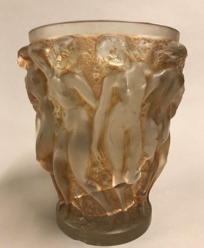 null René Lalique 1860-1945
Vase "Bacchantes"
Epreuve en verre blanc moulé-pressé...