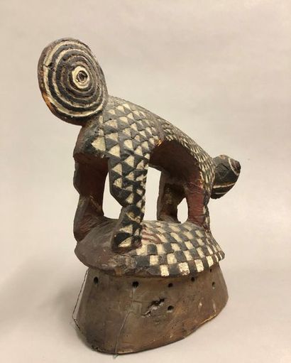 null Sommet de casque Bobo, Burkina Faso
Formé d'une calotte surmontée d'un caméléon...