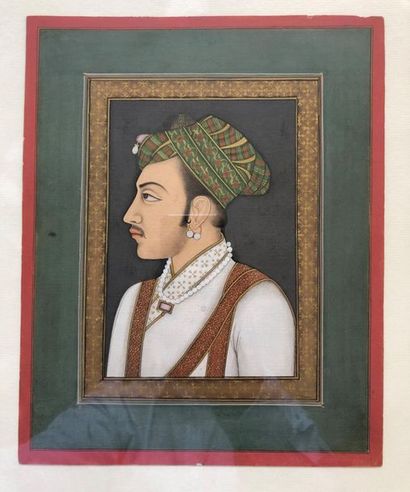 Portrait de dignitaire au collier de perles
Rajasthan,...