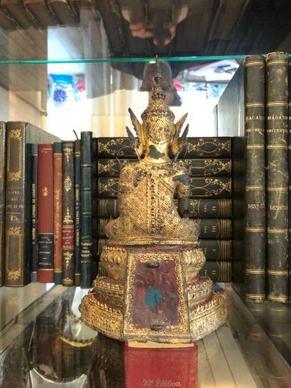 null Bouddha
En bronze doré
Siam, fin du XIXème - début du XXème siècle
H : 25 c...