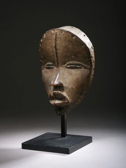null MASQUE DAN MANO, Ivory Coast

Wood with grey-brown patina.

H. 24 cm



PROVENANCE :...