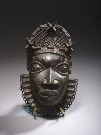 null UHUNMWUNEKHUE BELT MASK, Benin

Copper alloy.

H. 17.5 cm



PROVENANCE : following...