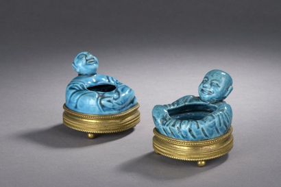 null TWO BRUSH RINSEES in turquoise blue enamelled porcelain, depicting sitting budai....