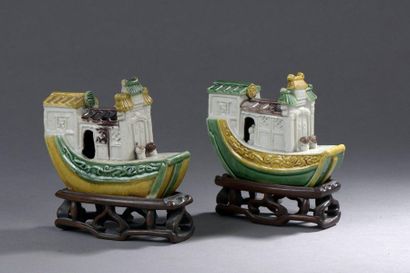 null PAIR OF RINGS in yellow, green and manganese enamelled porcelain, called harlequin...